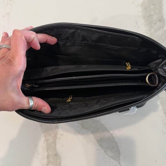 Danbaoly NWOT Black Faux Leather Purse/Handbag Gold Accents Zipper Closure - Picture 6 of 10